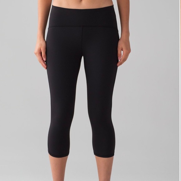 EUC Lululemon Train Times Crop (17") Black Size 6 - Picture 2 of 11